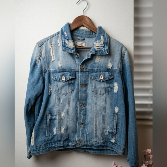 Ci Sono Jackets & Blazers - Ci Sono Distressed Light Wash Denim Trucker Jacket - Small - Edgy Streetwear